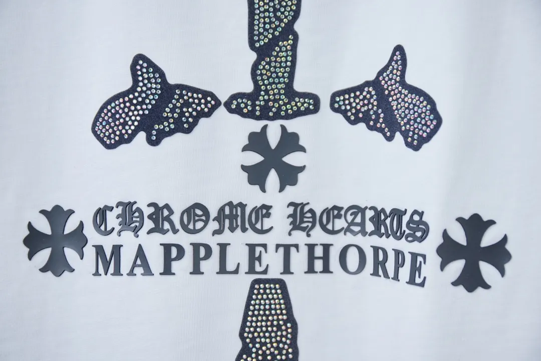 🅿️210 Ch*ome Hearte 25SS early spring new model, silicone printed hot diamond short sleeves, light luxury, essential item for daily commuting for men and women, correct version, welcome to compare, detailed features · 320g 100% pure cotton double yarn jersey fabric · Custom dyed in the same vat, special thickened 32 count double-strand 1X1 thread · Croix heart cross patch➕Imported Australian matte pearlescent diamonds➕Thick plate Croix heart letters · Double-needle stitching across seams · Original main mark washed tag brand moisture-proof paper packaging Color: black/white Size: S/M/L/XL
